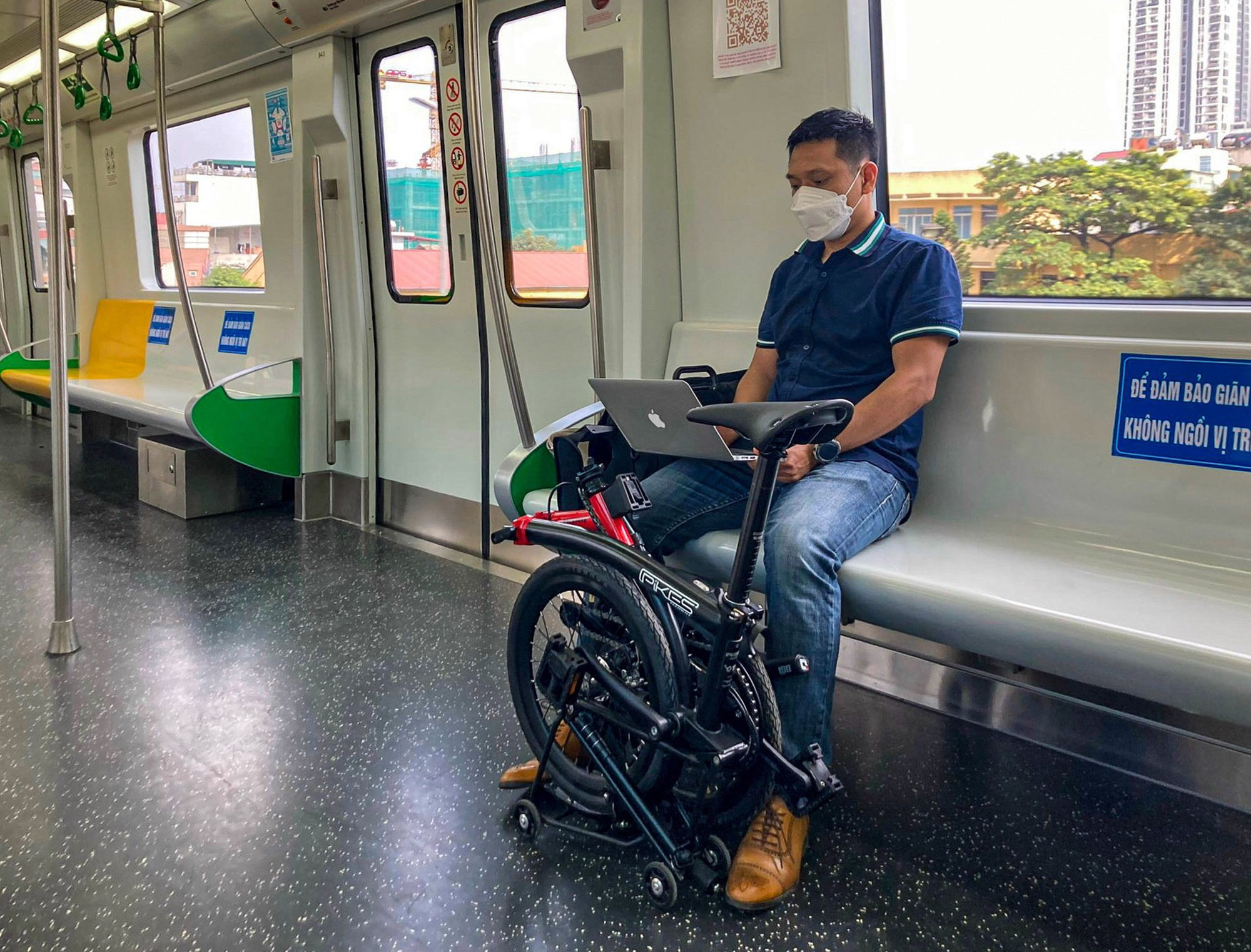 Từ hôm nay, người dân TP.HCM có thể mang xe đạp lên tàu Metro- Ảnh 1. Từ hôm nay, người dân TP.HCM có thể mang xe đạp lên tàu Metro- Ảnh 1.