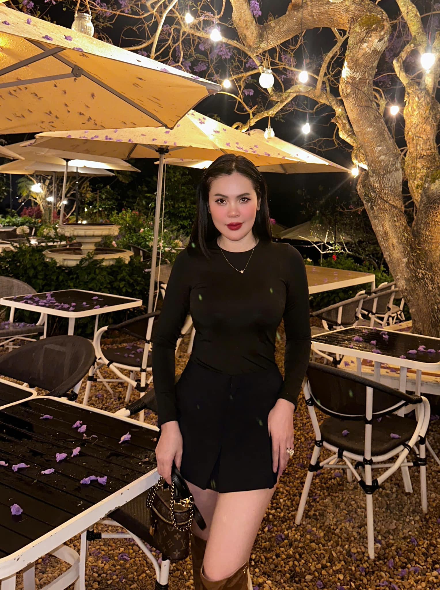 Nữ đại gia là mẹ đơn thân được nam NSƯT cưng chiều, dọn về sống chung trong biệt thự 200 tỷ ở TP.HCM- Ảnh 1. Nữ đại gia là mẹ đơn thân được nam NSƯT cưng chiều, dọn về sống chung trong biệt thự 200 tỷ ở TP.HCM- Ảnh 1.