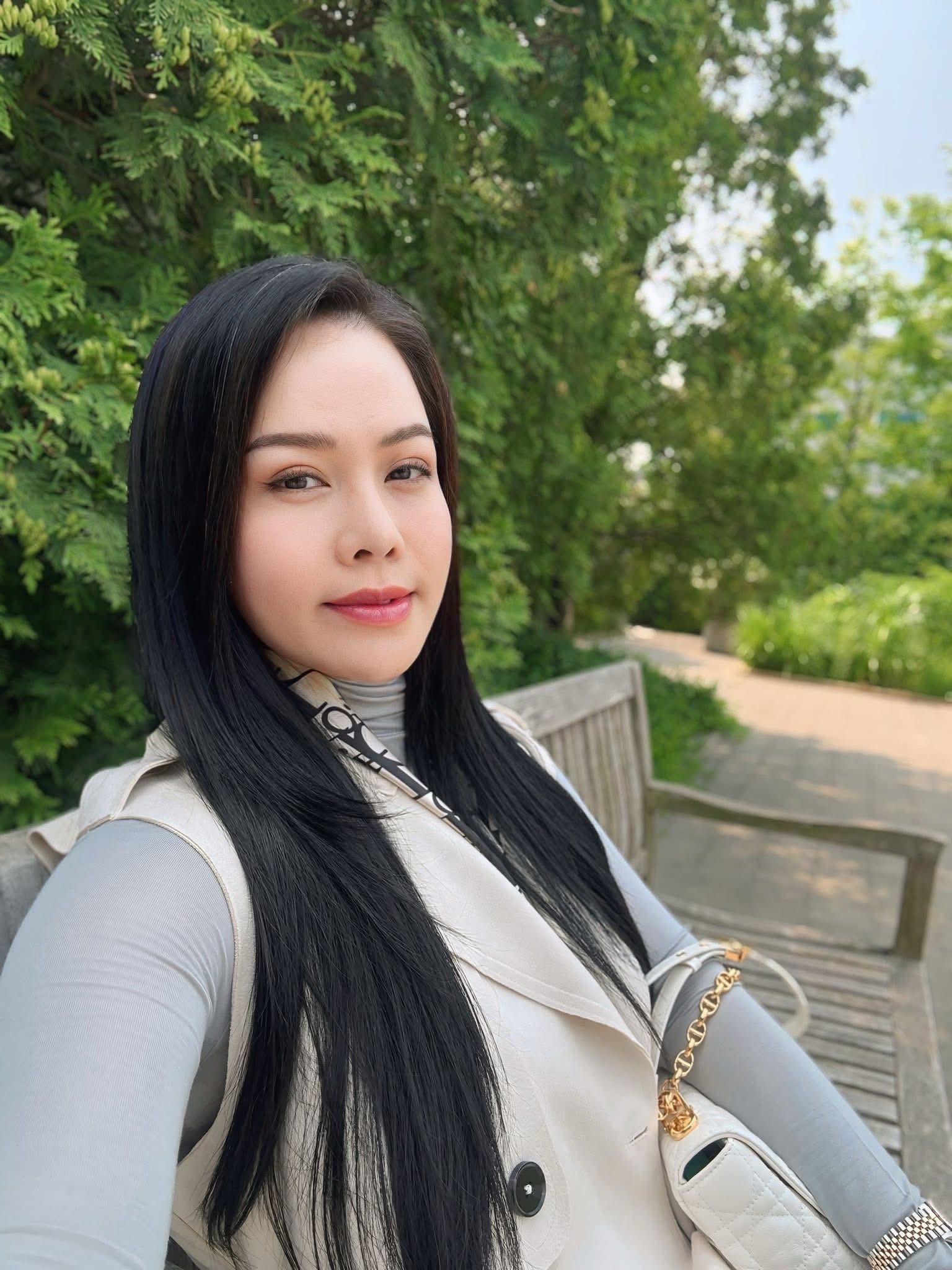 Mẹ đơn thân là đại gia showbiz Việt, 40 tuổi sinh con, không lấy chồng, ở biệt thự 20 tỷ tại TP.HCM- Ảnh 1. Mẹ đơn thân là đại gia showbiz Việt, 40 tuổi sinh con, không lấy chồng, ở biệt thự 20 tỷ tại TP.HCM- Ảnh 1.