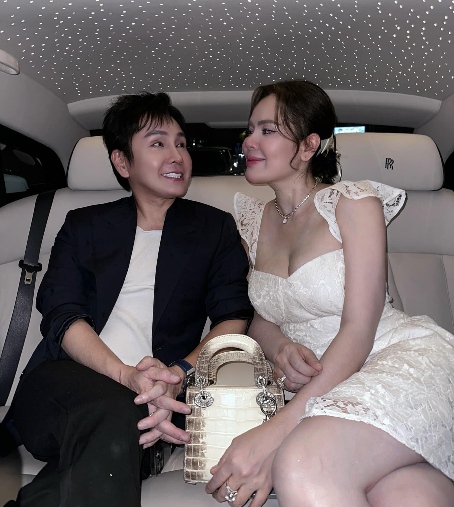 Nữ đại gia là mẹ đơn thân được nam NSƯT cưng chiều, dọn về sống chung trong biệt thự 200 tỷ ở TP.HCM- Ảnh 4. Nữ đại gia là mẹ đơn thân được nam NSƯT cưng chiều, dọn về sống chung trong biệt thự 200 tỷ ở TP.HCM- Ảnh 4.