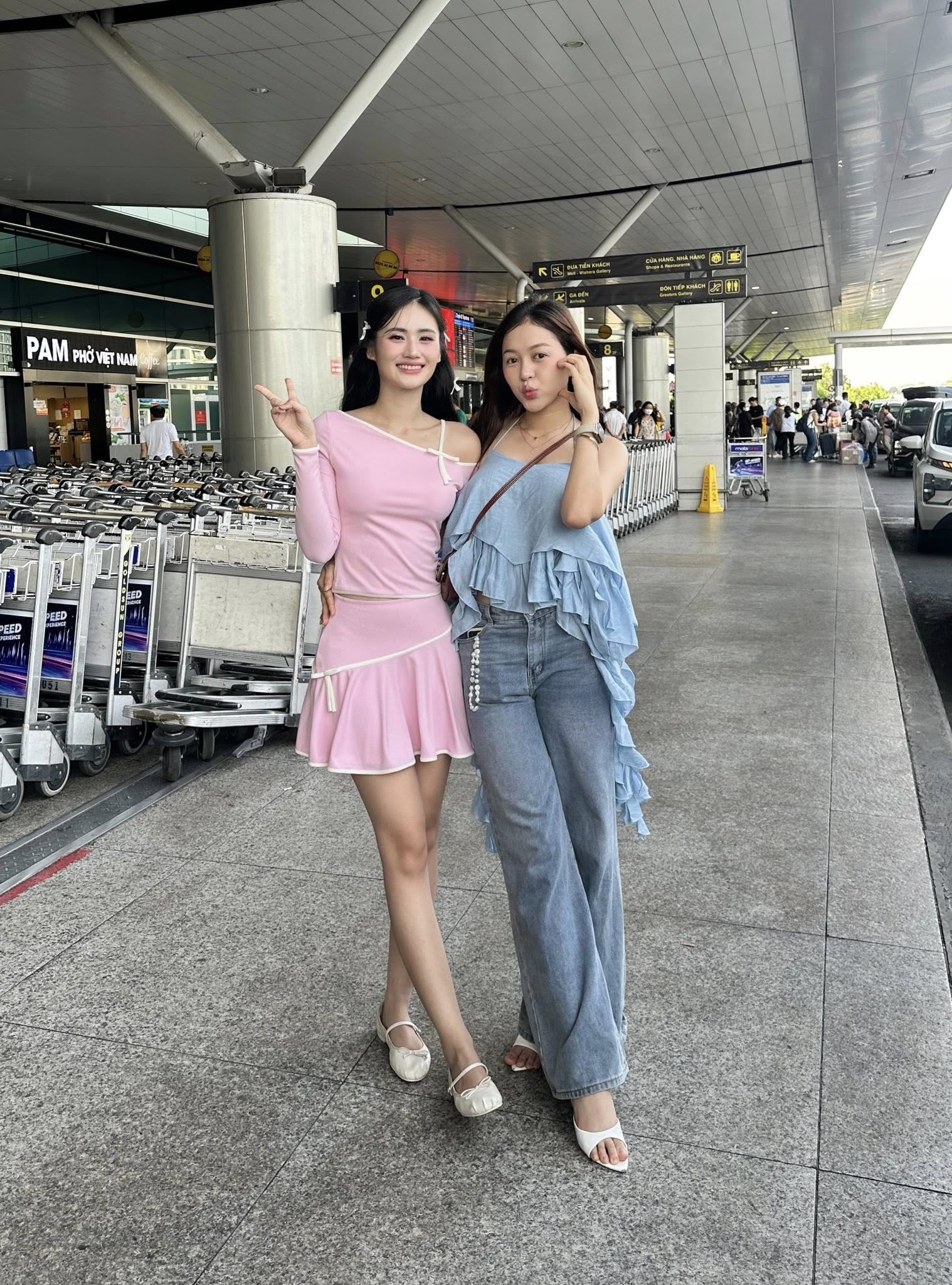Bạn trai Ý Nhi tiếp tục vắng mặt trong ngày nàng Hậu tạm rời showbiz- Ảnh 1. Bạn trai Ý Nhi tiếp tục vắng mặt trong ngày nàng Hậu tạm rời showbiz- Ảnh 1.