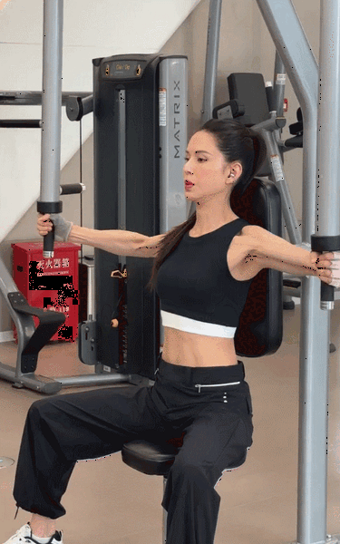Lý Nhược Đồng khoe body cực phẩm tuổi 58: Vòng eo số 11, cánh tay săn chắc và thần thái không tuổi- Ảnh 1.