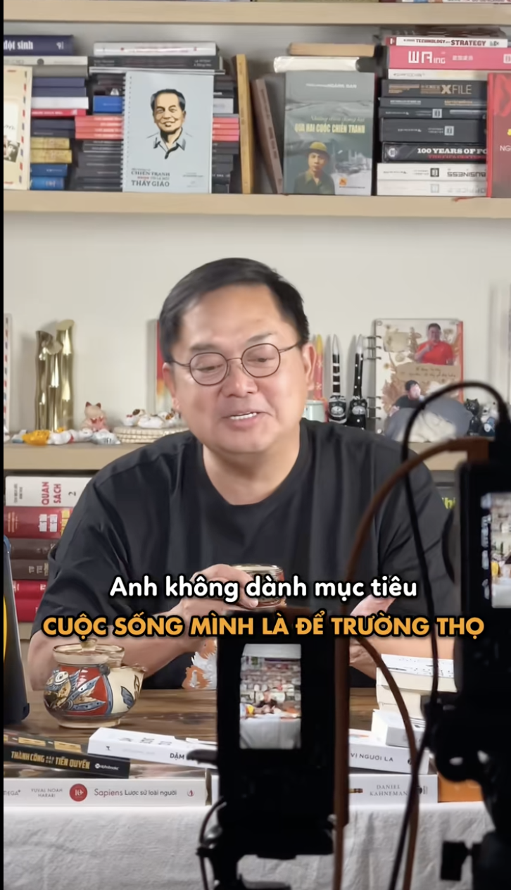 Công bố đoạn clip quay trước 2 ngày ông Hoàng Nam Tiến qua đời, cuộc đời hiện lên trong vài giây: Bật khóc vì lời dặn cuối- Ảnh 1. Công bố đoạn clip quay trước 2 ngày ông Hoàng Nam Tiến qua đời, cuộc đời hiện lên trong vài giây: Bật khóc vì lời dặn cuối- Ảnh 1.