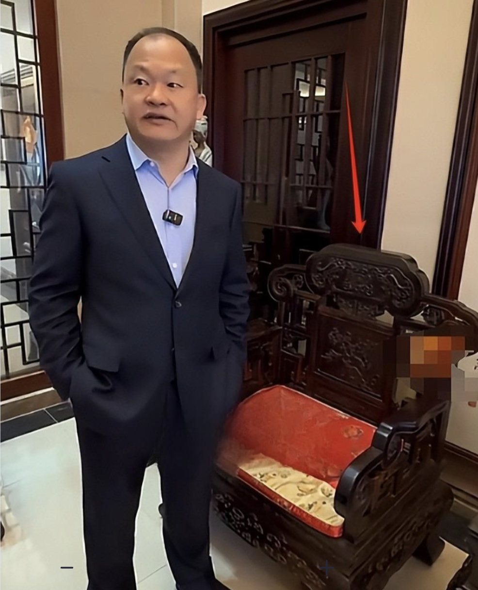 Tay trắng làm nên “vàng ròng”, doanh nhân chi 36 tỷ đồng xây biệt thự 600m2 to nhất làng báo hiếu bố mẹ: Choáng với bàn ghế 3 tỷ, giường hơn 1 tỷ- Ảnh 2.