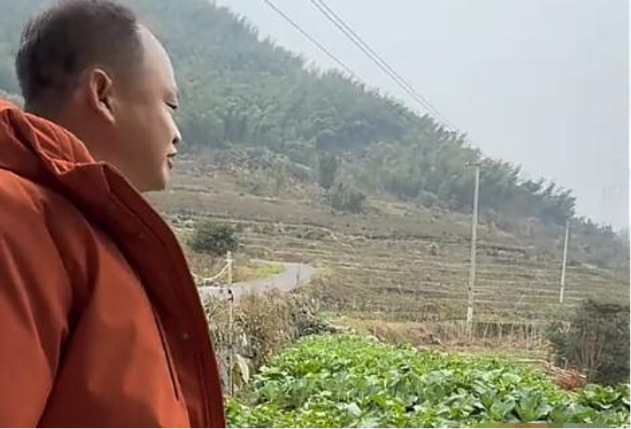 Tay trắng làm nên “vàng ròng”, doanh nhân chi 36 tỷ đồng xây biệt thự 600m2 to nhất làng báo hiếu bố mẹ: Choáng với bàn ghế 3 tỷ, giường hơn 1 tỷ- Ảnh 7.