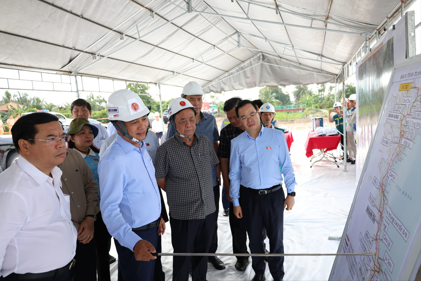 Lý do đường Hồ Chí Minh đoạn An Giang - Cà Mau chậm tiến độ- Ảnh 1. Lý do đường Hồ Chí Minh đoạn An Giang - Cà Mau chậm tiến độ- Ảnh 1.