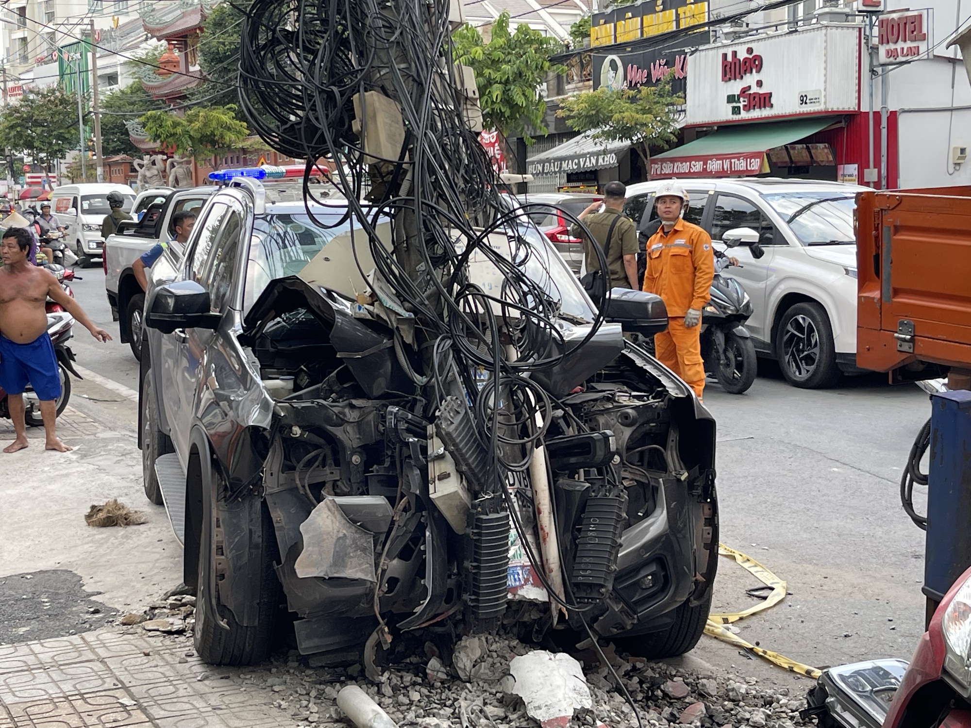 Tài xế ô tô đột quỵ gây tai nạn nghiêm trọng ở Thủ Đức- Ảnh 1. Tài xế ô tô đột quỵ gây tai nạn nghiêm trọng ở Thủ Đức- Ảnh 1.