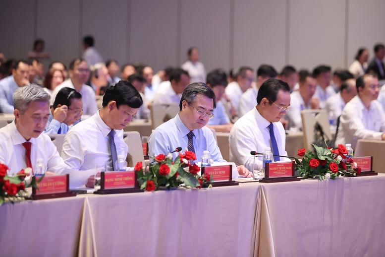 Thủ tướng: Trung tâm tài chính quốc tế là nơi pháp luật được "thiết kế cho tương lai"- Ảnh 7. Thủ tướng: Trung tâm tài chính quốc tế là nơi pháp luật được "thiết kế cho tương lai"- Ảnh 7.