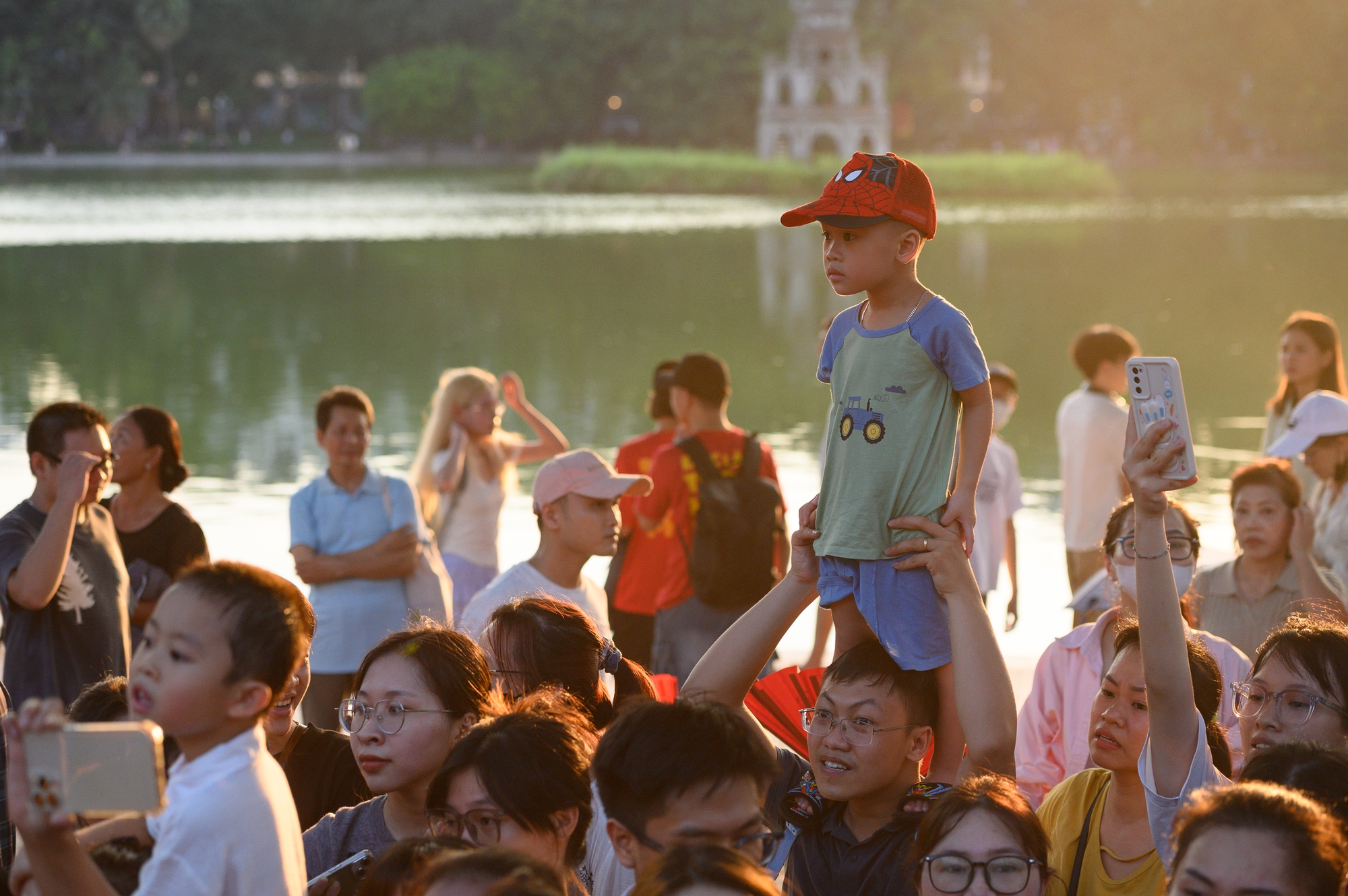 Ngắm "chị đẹp" cảnh vệ ngầu nhất đội hình Công an trình diễn chống khủng bố tại Hồ Gươm- Ảnh 3. Ngắm "chị đẹp" cảnh vệ ngầu nhất đội hình Công an trình diễn chống khủng bố tại Hồ Gươm- Ảnh 3.