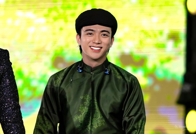 Em bé xuất hiện trên VTV 25 năm trước hiện là sao Việt đình đám: Từng ôm mẹ khóc để khỏi đi học, 15 năm theo học trường xịn- Ảnh 2. Em bé xuất hiện trên VTV 25 năm trước hiện là sao Việt đình đám: Từng ôm mẹ khóc để khỏi đi học, 15 năm theo học trường xịn- Ảnh 2.