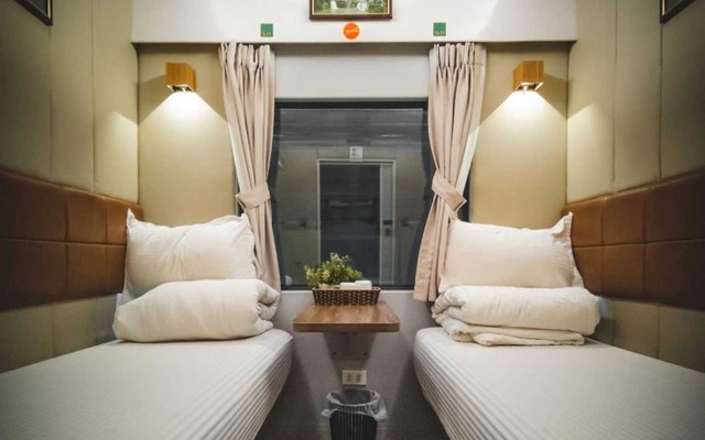 Chuyến tàu chạy gần 500km, đi chỉ mất 1 đêm: Tàu đóng mới hoàn toàn, tiêu chuẩn như máy bay- Ảnh 4. Chuyến tàu chạy gần 500km, đi chỉ mất 1 đêm: Tàu đóng mới hoàn toàn, tiêu chuẩn như máy bay- Ảnh 4.