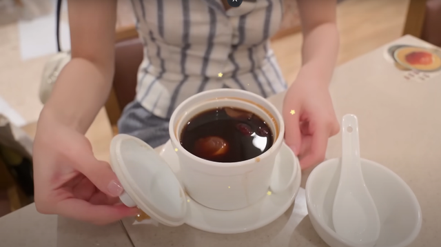 Khách Việt ăn thử món trứng kỳ lạ ở Trung Quốc, ngỡ ngàng vì tưởng “lạc quẻ” nhưng ngon bất ngờ- Ảnh 1. Khách Việt ăn thử món trứng kỳ lạ ở Trung Quốc, ngỡ ngàng vì tưởng “lạc quẻ” nhưng ngon bất ngờ- Ảnh 1.