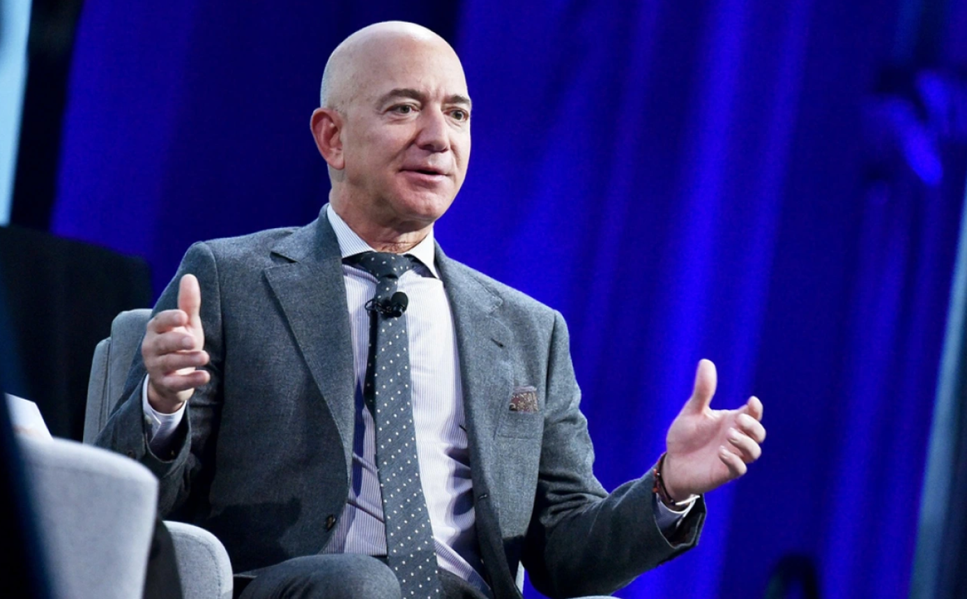 Vì sao tỷ phú Jeff Bezos và Bill Gates đều kiên nhẫn rửa bát mỗi tối?- Ảnh 1. Vì sao tỷ phú Jeff Bezos và Bill Gates đều kiên nhẫn rửa bát mỗi tối?- Ảnh 1.