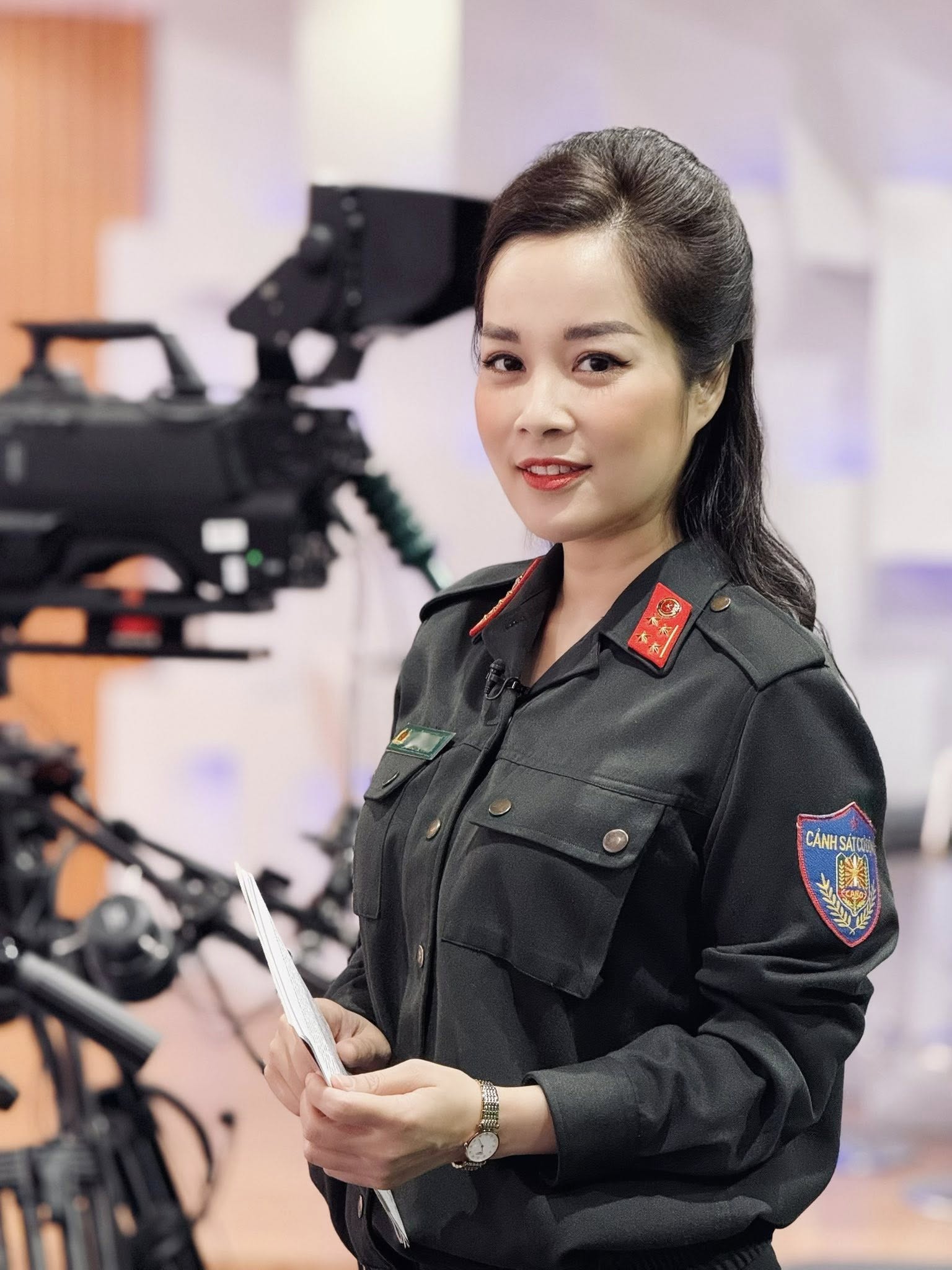 Nhan sắc tuổi 40 và cuộc sống sang chảnh của đại úy công an là mỹ nhân “Nhật ký Vàng Anh” đình đám- Ảnh 3.