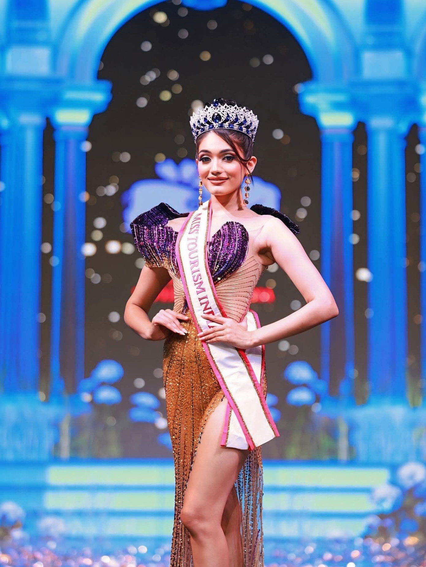 Hoa hậu từ bỏ danh hiệu sau một đêm đăng quang- Ảnh 1.