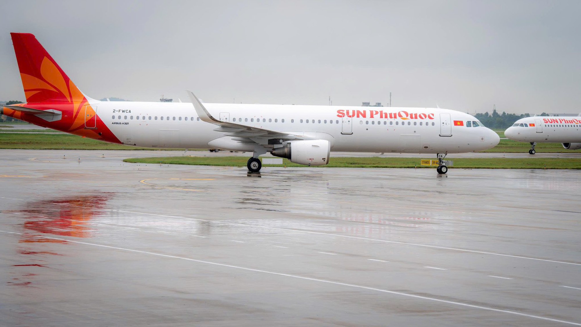 2 máy bay mới của Sun PhuQuoc Airways nối đuôi nhau hạ cánh xuống Nội Bài- Ảnh 5.