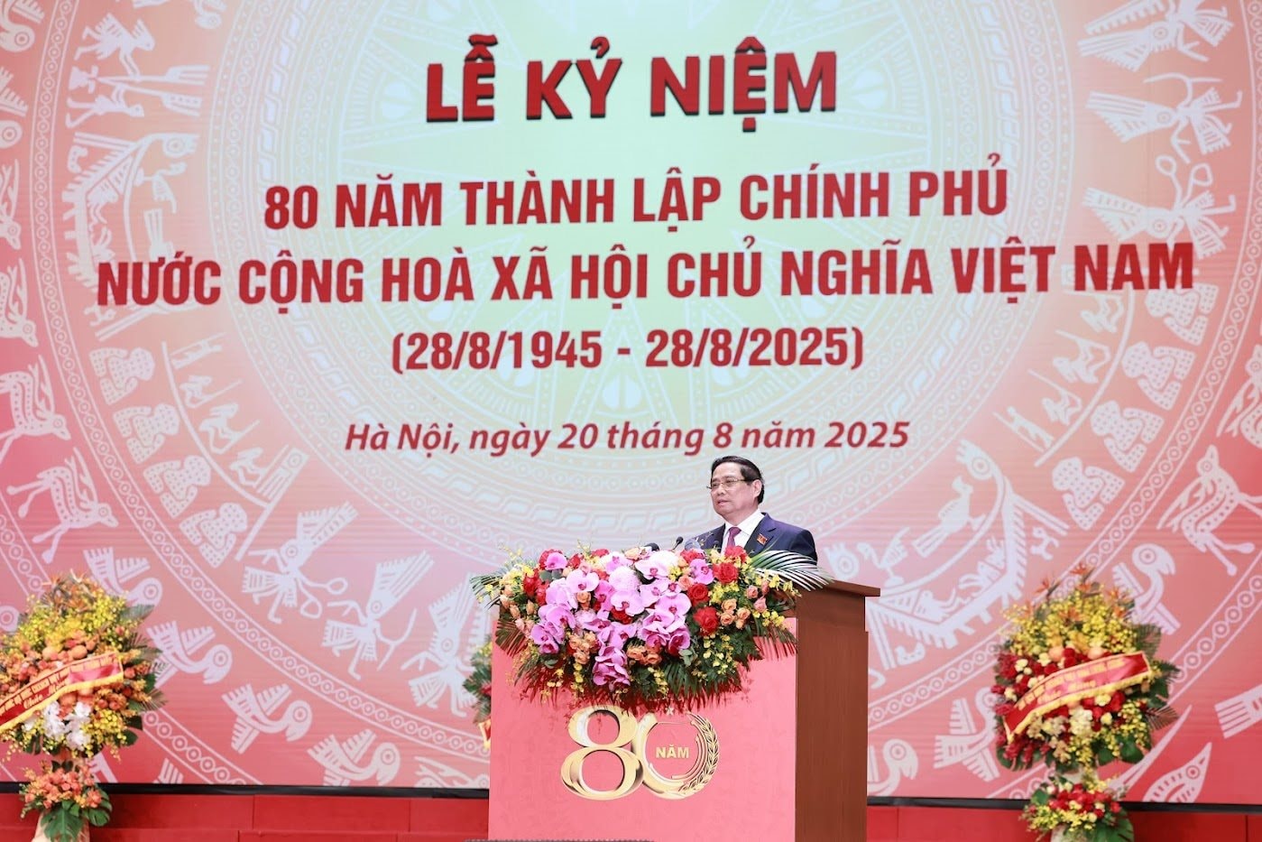 Thủ tướng: "Chính phủ là công bộc của dân, đặt quyền lợi dân lên trên hết thảy"- Ảnh 1. Thủ tướng: "Chính phủ là công bộc của dân, đặt quyền lợi dân lên trên hết thảy"- Ảnh 1.