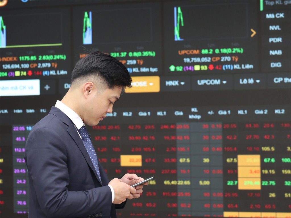 VN-Index đảo chiều ngoạn mục 'phút 89'- Ảnh 1.