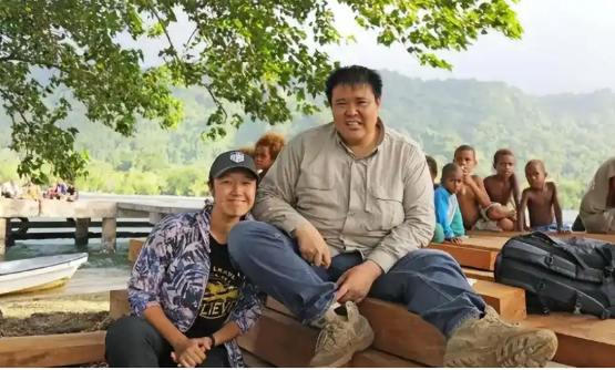“Cặp đôi chịu chơi” bán nhà, đi du lịch vòng quanh thế giới, sau 8 năm "vô tình" kiếm được 700 tỷ đồng: "Ngày mai hay biến cố, chẳng ai biết cái nào sẽ đến trước"- Ảnh 1.