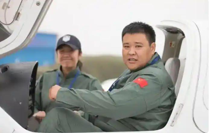 “Cặp đôi chịu chơi” bán nhà, đi du lịch vòng quanh thế giới, sau 8 năm "vô tình" kiếm được 700 tỷ đồng: "Ngày mai hay biến cố, chẳng ai biết cái nào sẽ đến trước"- Ảnh 2.