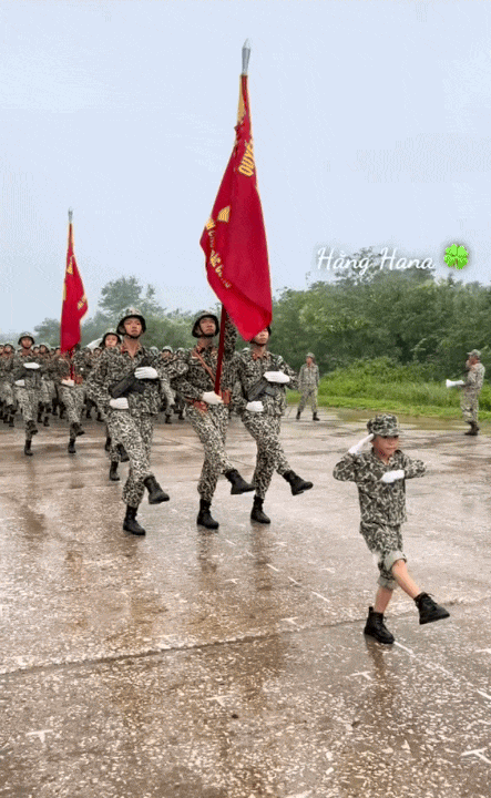 "Chiến sĩ nhí" 6 tuổi làm rạng danh khối nghỉ hè: Mùa hè ý nghĩa trong màu áo lính, được tập luyện cùng các chiến sĩ A80- Ảnh 2.
