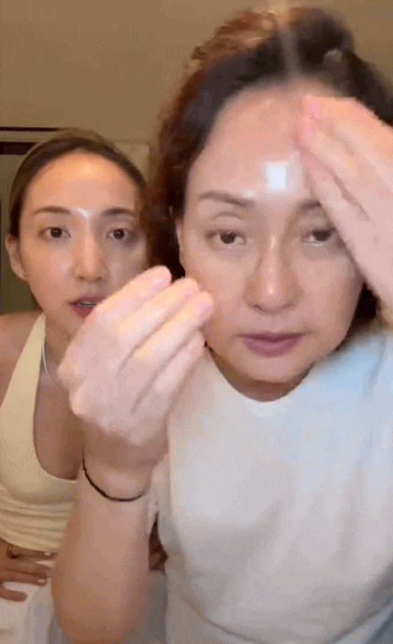 Cô nàng Hàn Quốc khoe làn da tuổi 60 của mẹ: Cách bà bôi kem và uống nước đúng là kinh nghiệm để đời- Ảnh 4.
