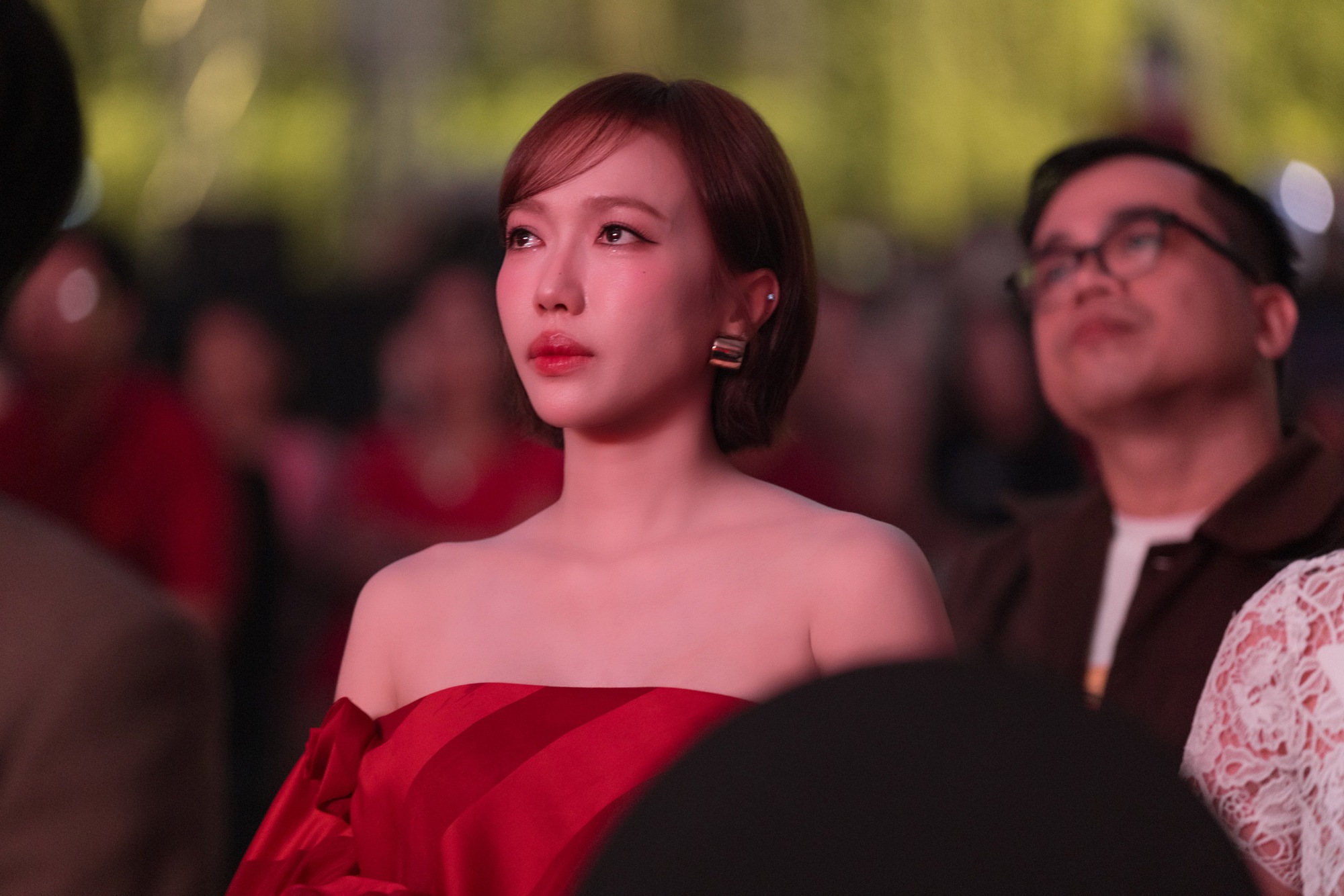 Đây chính là album hoành tráng nhất Đại lễ 2/9: Loạt sao hạng A chung tiếng lòng, dàn Em Xinh khóc nấc vì Mỹ Tâm- Ảnh 3.
