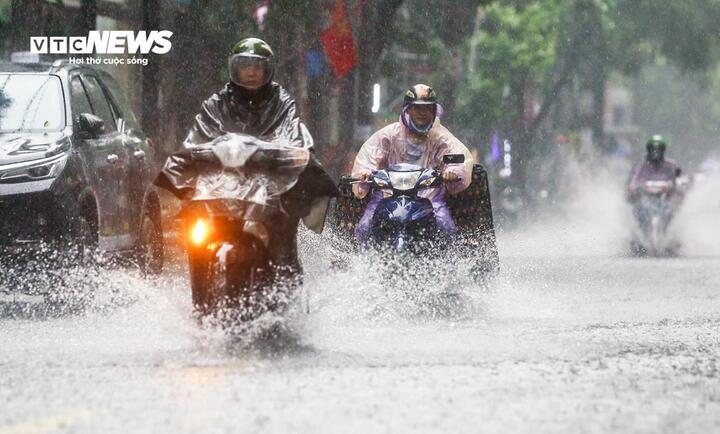 Dự báo thời tiết 10 ngày tới: Miền Bắc liên tục hứng mưa to và dông- Ảnh 1.
