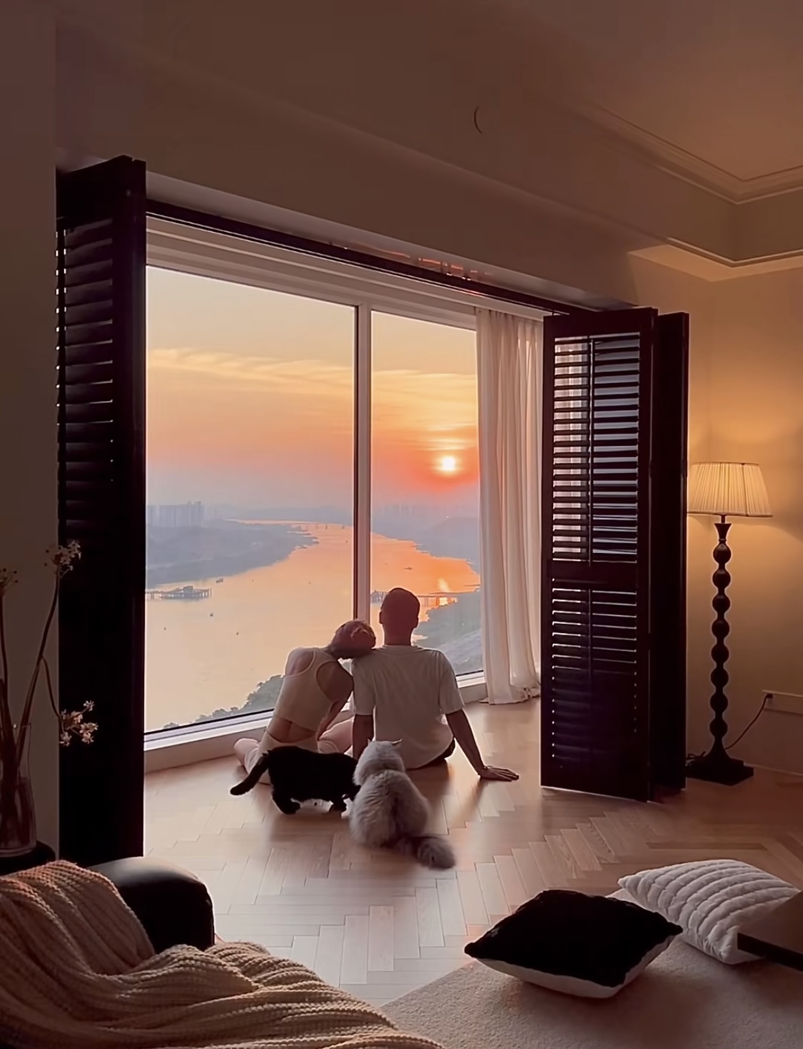 Thoát nợ ở tuổi 35, vợ chồng tôi nhận ra 3 sự thật phũ phàng về tiền bạc- Ảnh 1.