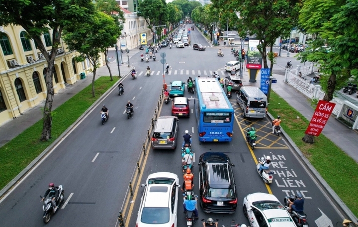 Tạm ngưng các phương tiện đi vào đường Lê Duẩn, TPHCM  ngày 23/8- Ảnh 1.