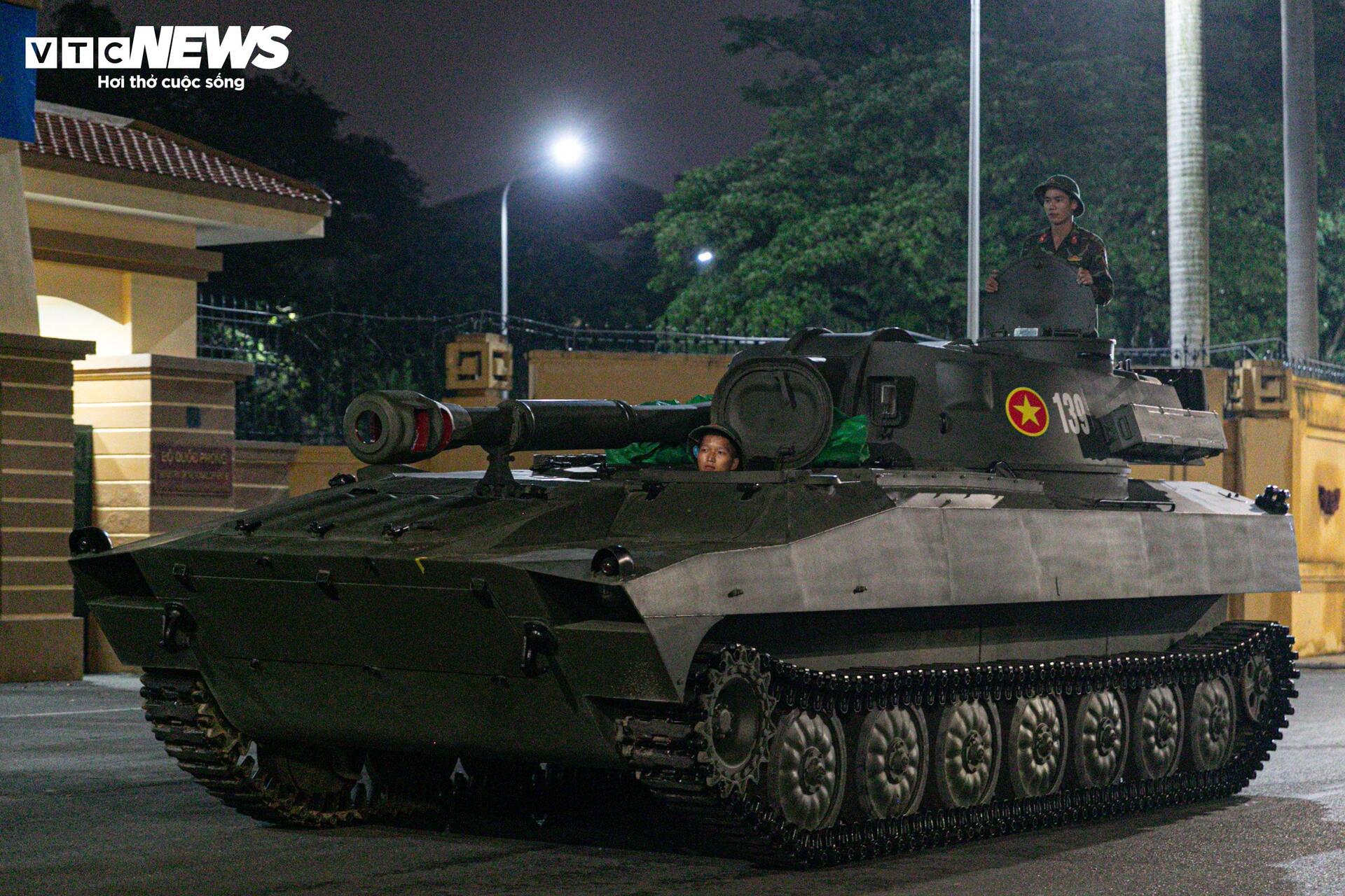 Pháo tự hành SU-122, SU-152 của QĐND diễu binh 2/9: Xoay 360 độ, tầm hoạt động 300 km, đạn pháo nặng 50kg- Ảnh 1.