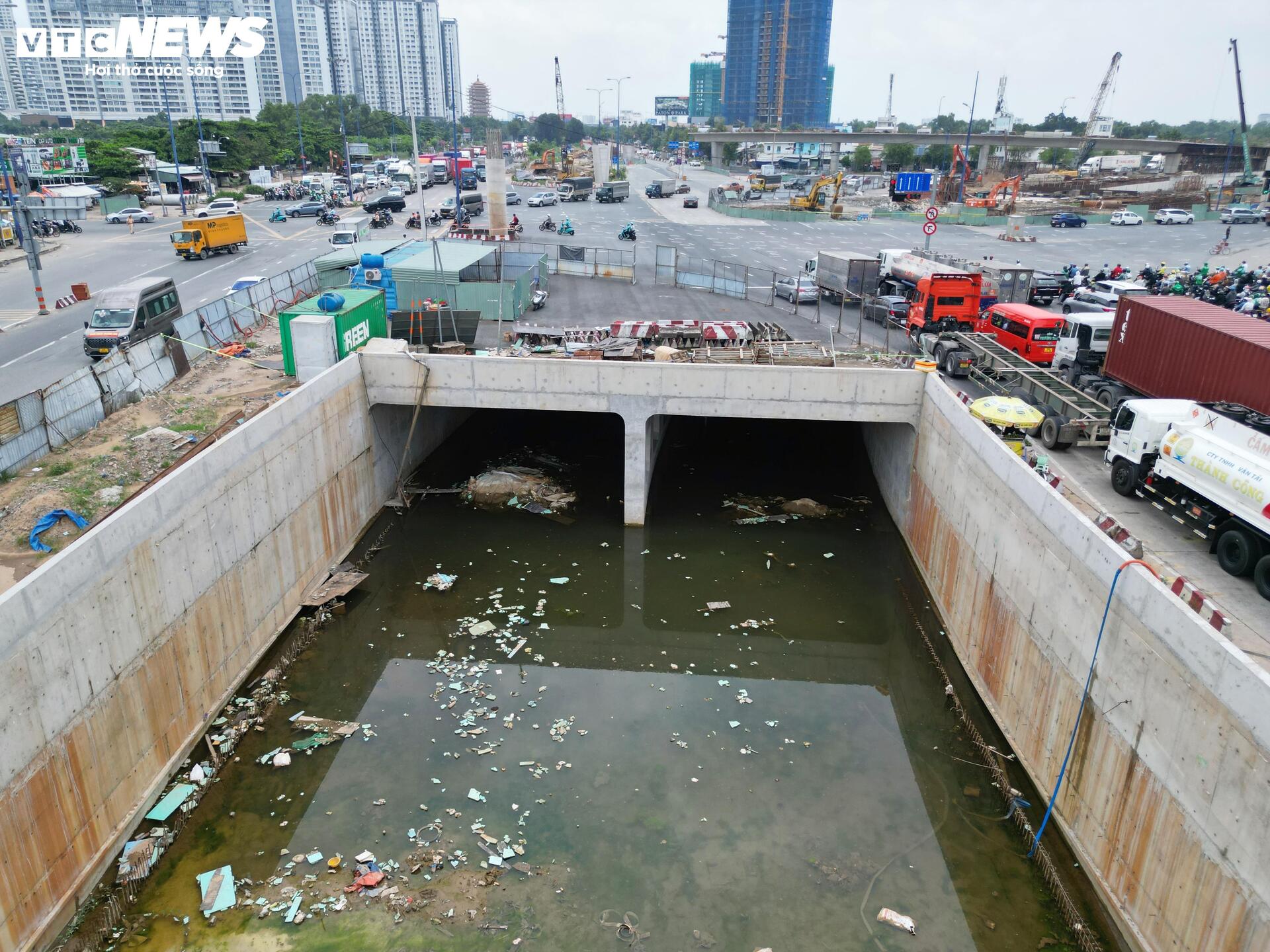 Cận cảnh dự án trọng điểm TP.HCM thi công ì ạch, dự kiến chậm tiến độ 1 năm- Ảnh 7. Cận cảnh dự án trọng điểm TP.HCM thi công ì ạch, dự kiến chậm tiến độ 1 năm- Ảnh 7.