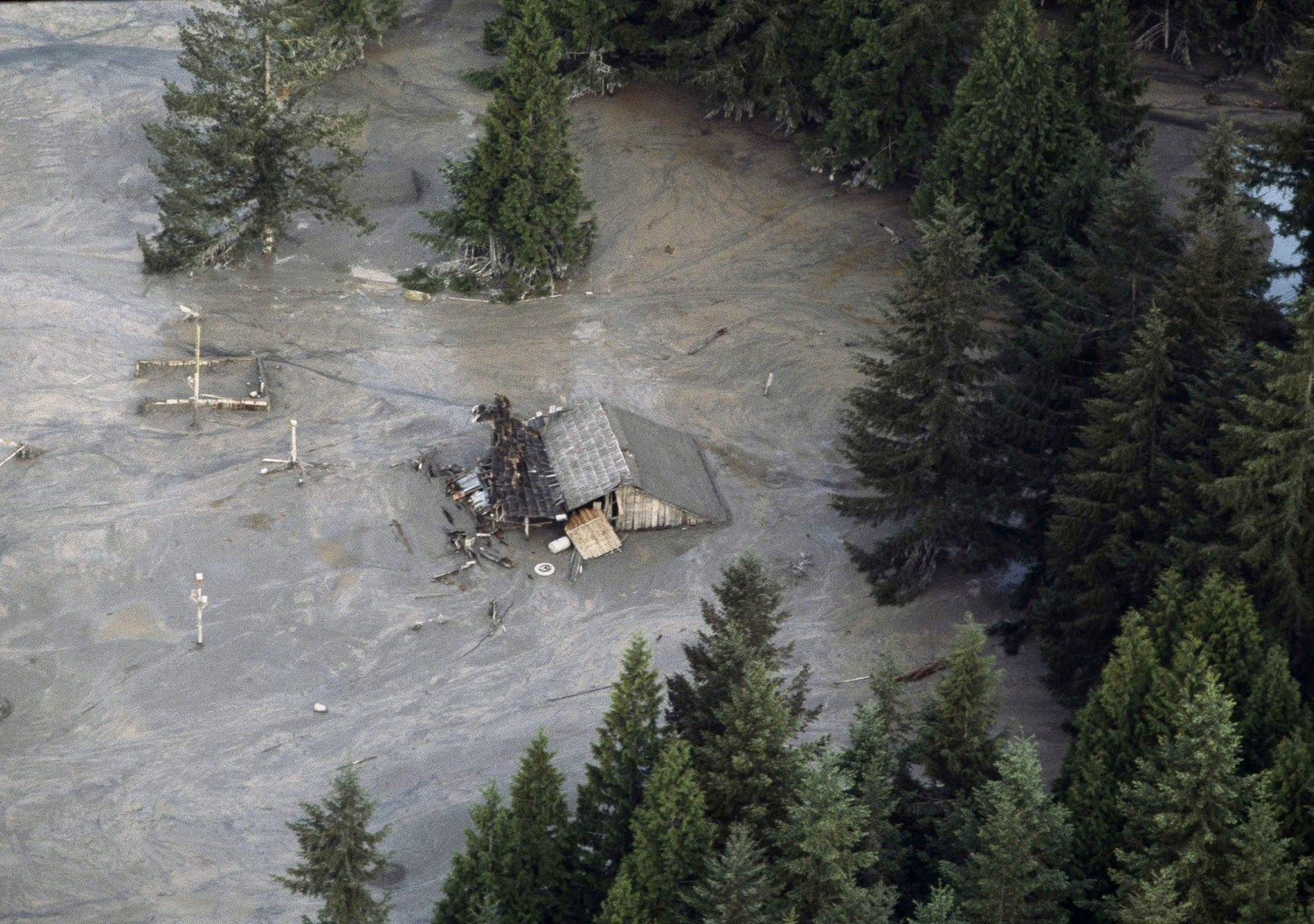 Núi lửa phun trào sau 123 năm ngủ yên, tạo ra cảnh tượng không giống bất kỳ điều gì con người từng thấy- Ảnh 7.