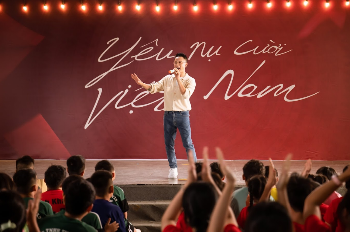 "Yêu nụ cười Việt Nam", Hoàng Bách kể chuyện dấu ấn "nụ cười" tươi sáng từ tình yêu đất nước- Ảnh 2.