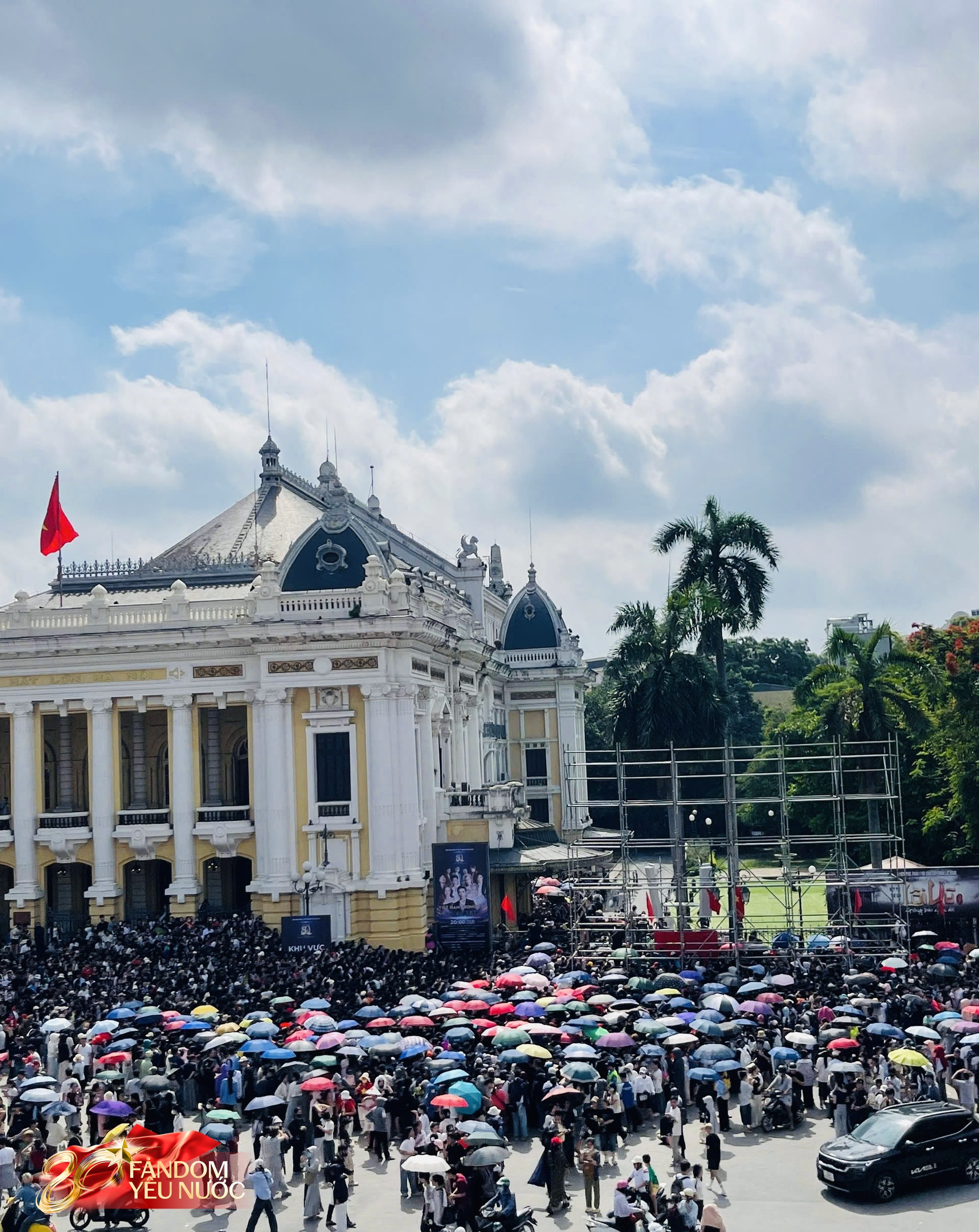 Hàng nghìn người xếp hàng suốt đêm "camp vé" concert quốc gia, đỉnh cao của văn hoá thần tượng quốc nội là đây!- Ảnh 6.