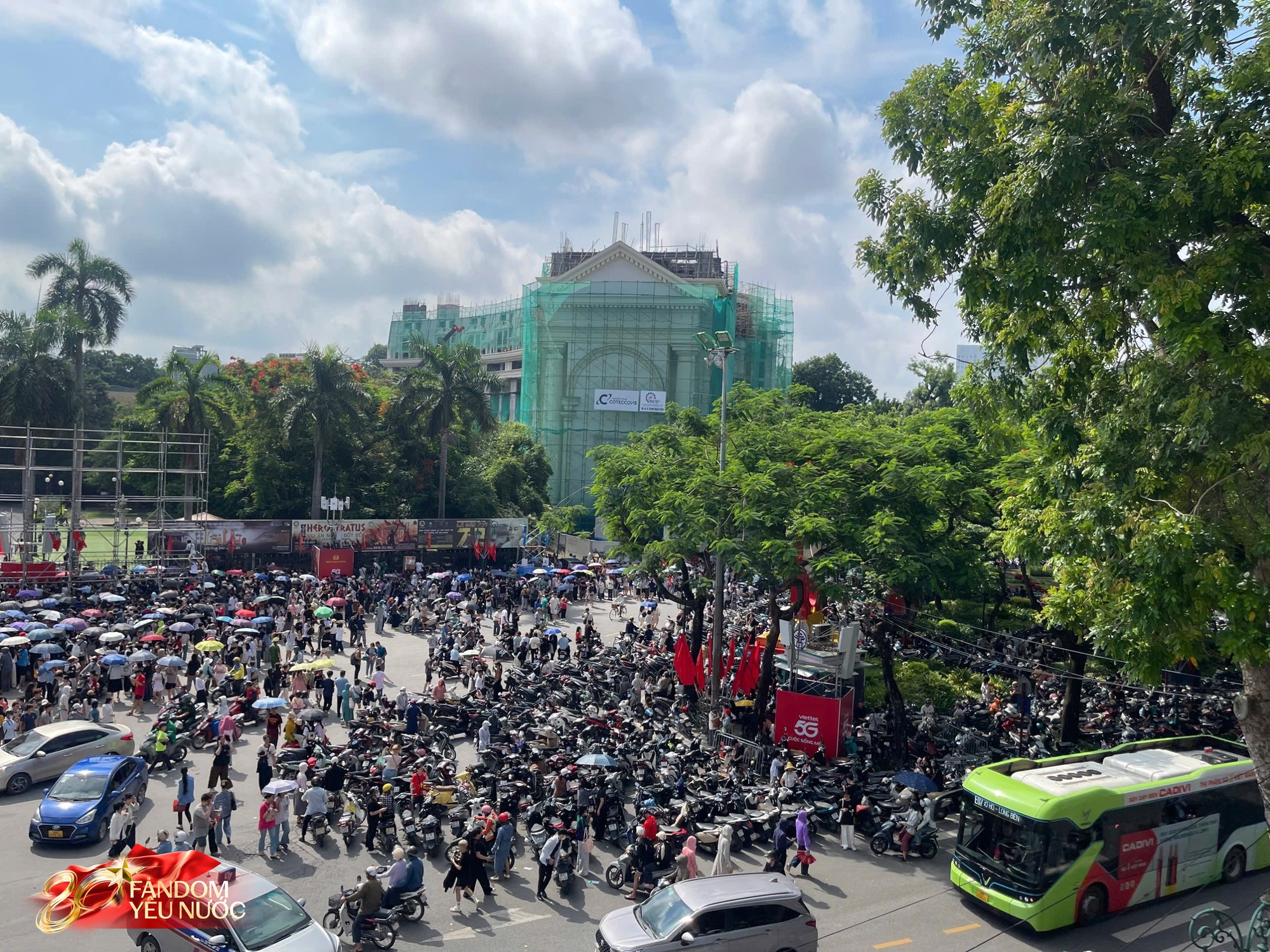 Hàng nghìn người xếp hàng suốt đêm "camp vé" concert quốc gia, đỉnh cao của văn hoá thần tượng quốc nội là đây!- Ảnh 8.