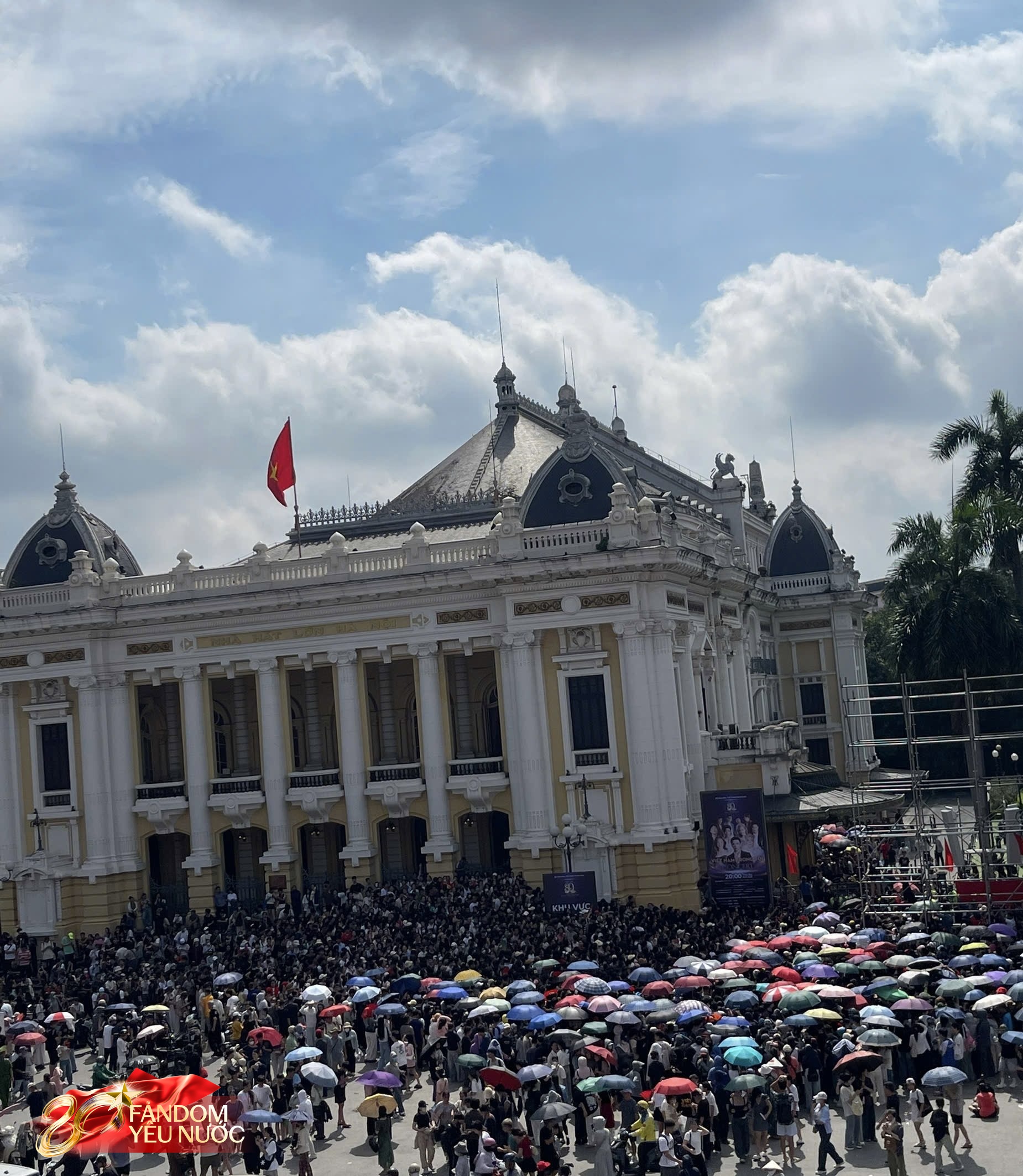 Hàng nghìn người xếp hàng suốt đêm "camp vé" concert quốc gia, đỉnh cao của văn hoá thần tượng quốc nội là đây!- Ảnh 7.