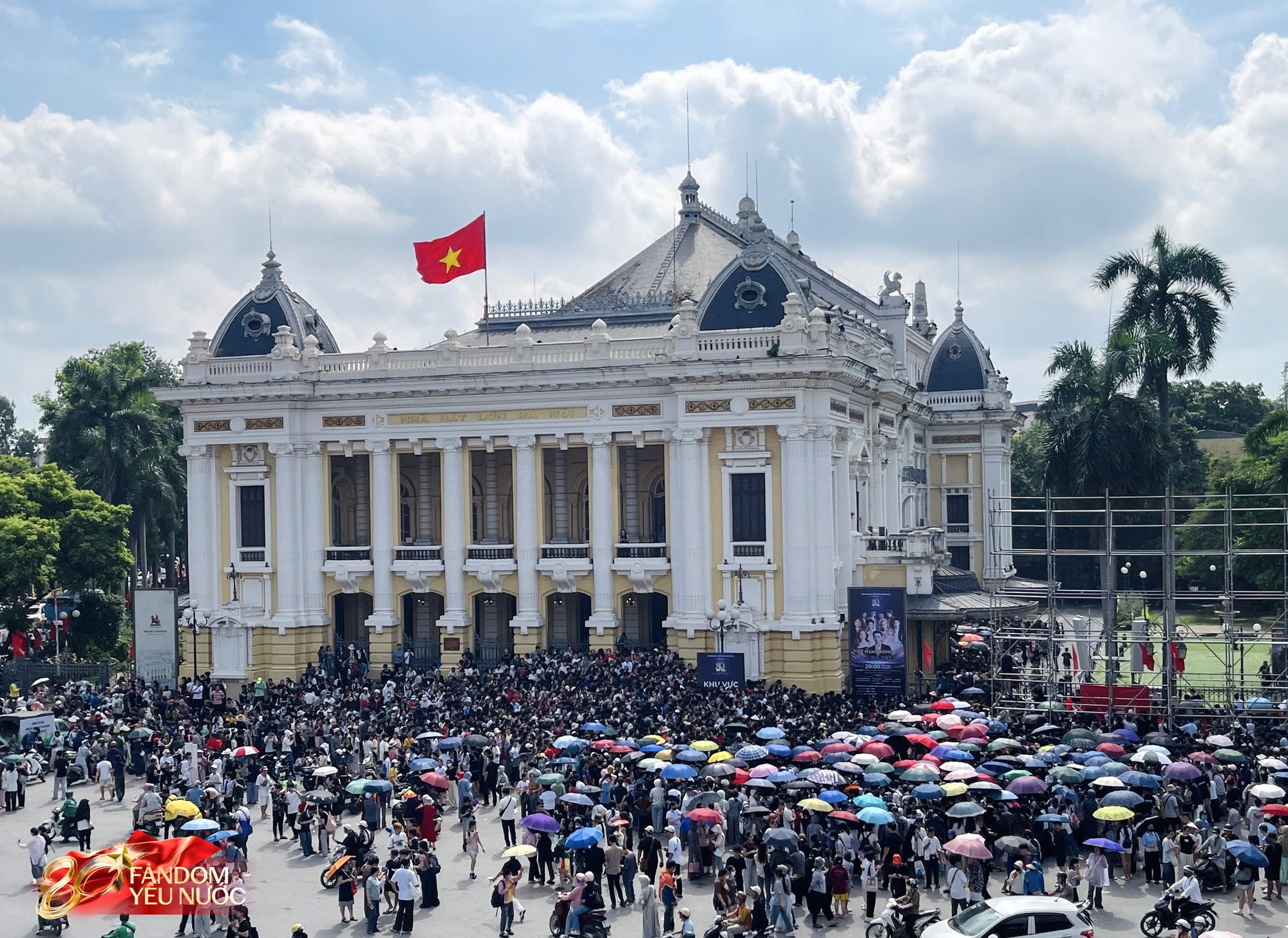 Hàng nghìn người xếp hàng suốt đêm "camp vé" concert quốc gia, đỉnh cao của văn hoá thần tượng quốc nội là đây!- Ảnh 9.