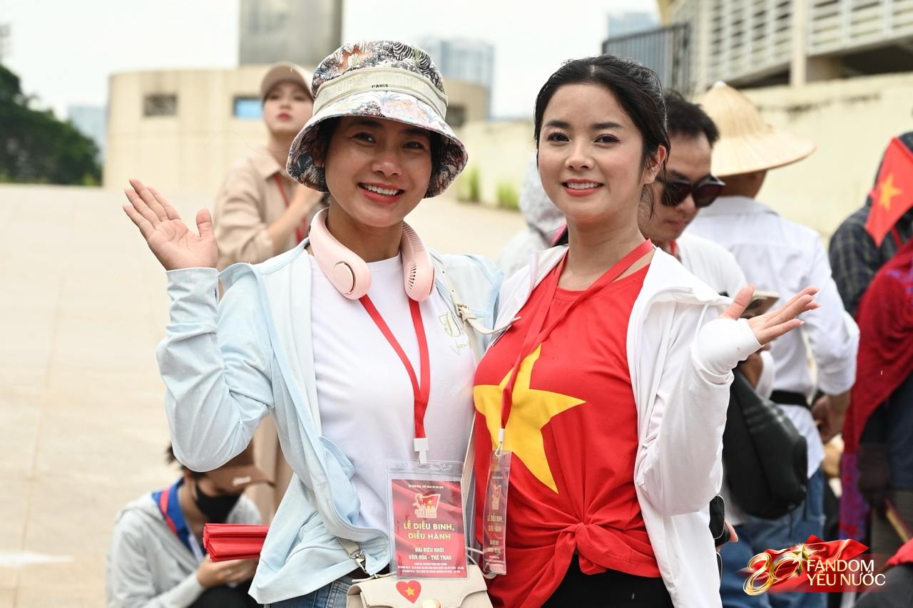 Dàn sao Việt luyện tập diễu hành tại sân Mỹ Đình: Thu Quỳnh hào hứng mong chờ 1 điều, Thanh Sơn - Khánh Vy - vợ chồng Salim góp mặt!- Ảnh 5.