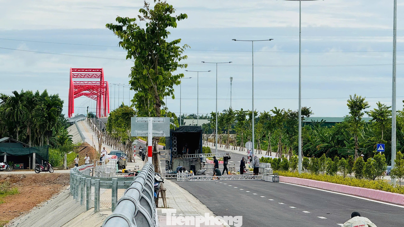 Cận cảnh cầu vòm thép đầu tiên ở Quảng Ngãi mang tên Phước Lộc- Ảnh 4.