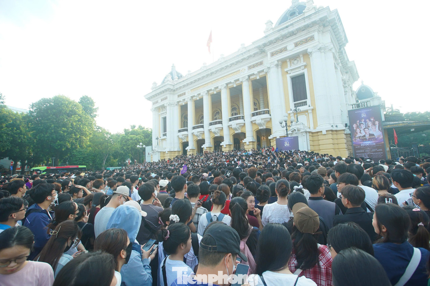 Cảnh tượng chưa từng có ở Nhà hát Lớn Hà Nội lúc 3h sáng- Ảnh 1.
