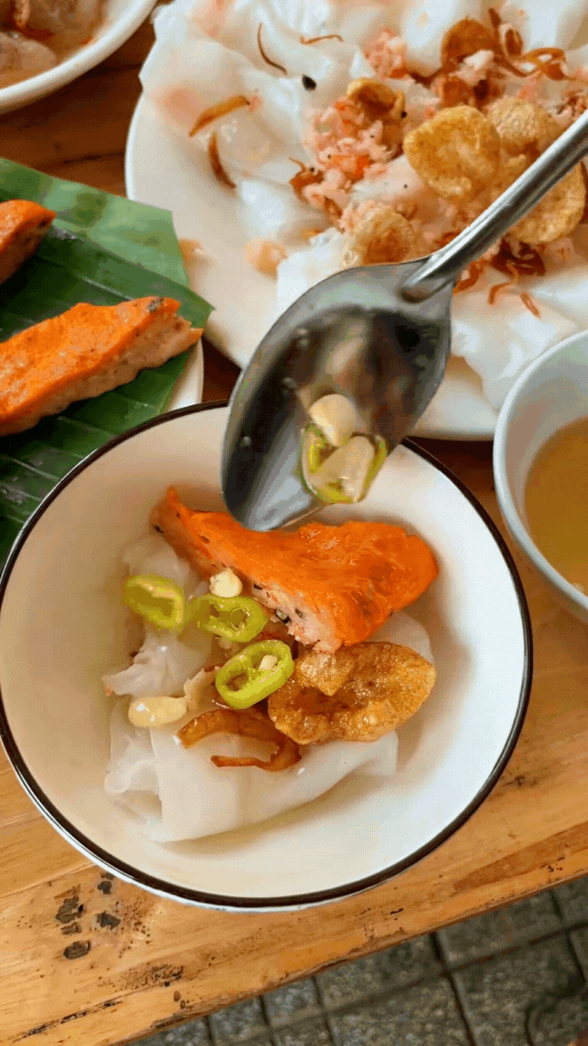 Quán bánh bèo - bánh nậm - bánh lọc 30 năm tuổi chuẩn vị Huế: Du khách thấy là thèm, người xa quê bỗng nhớ quê da diết!- Ảnh 15.