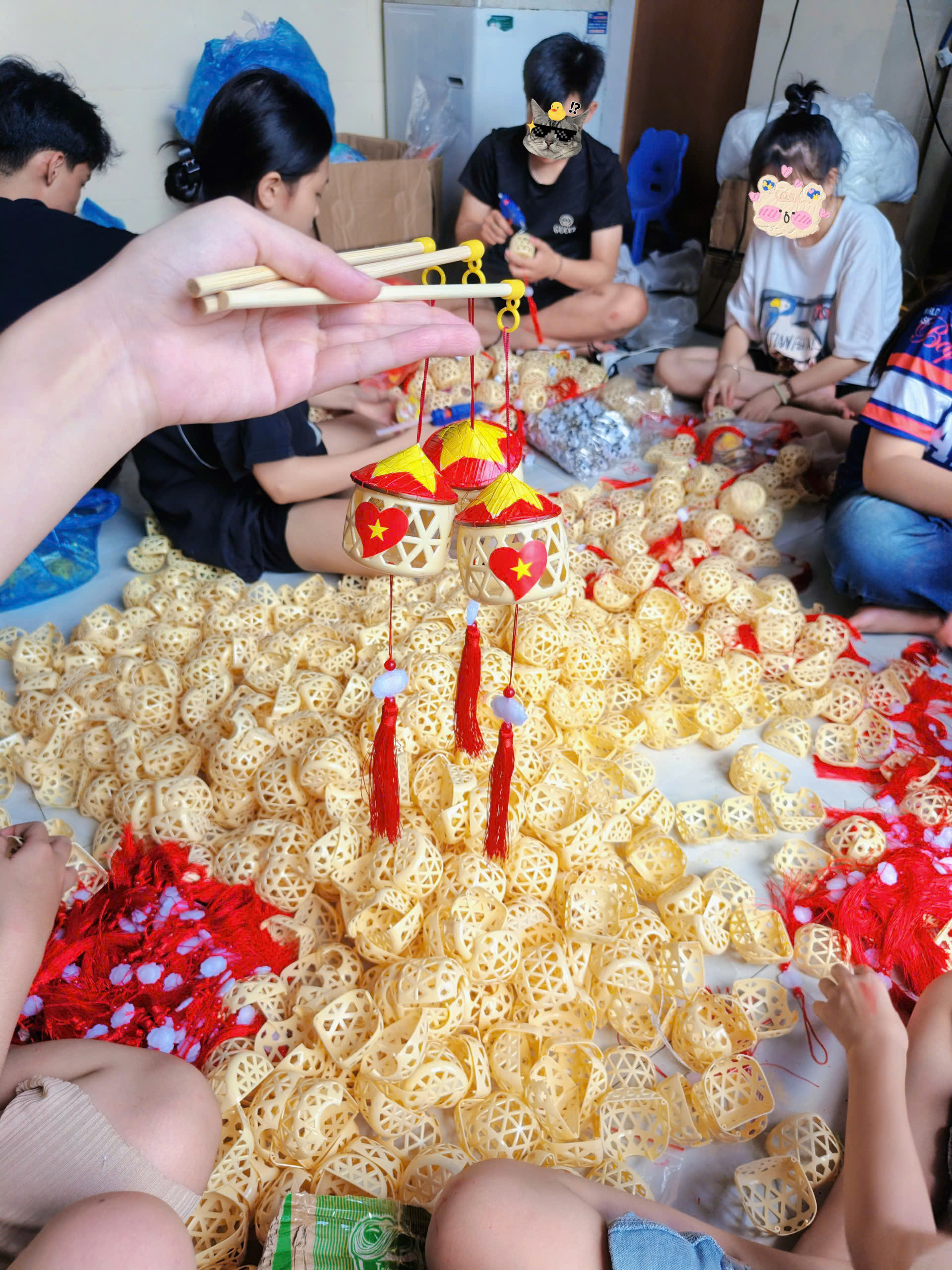 Lồng đèn"hot trend" mùa Trung Thu 2025 có gì mới?- Ảnh 4.