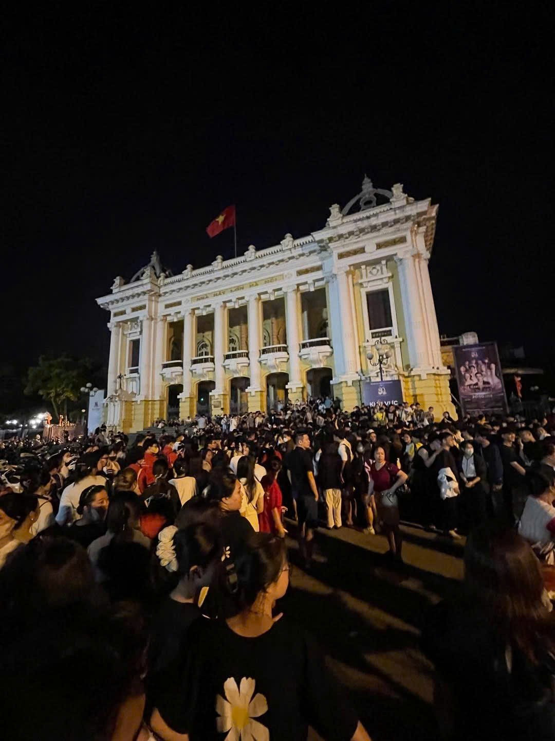 Cảnh tượng chưa từng có ở Nhà hát Lớn Hà Nội lúc 3h sáng- Ảnh 15.