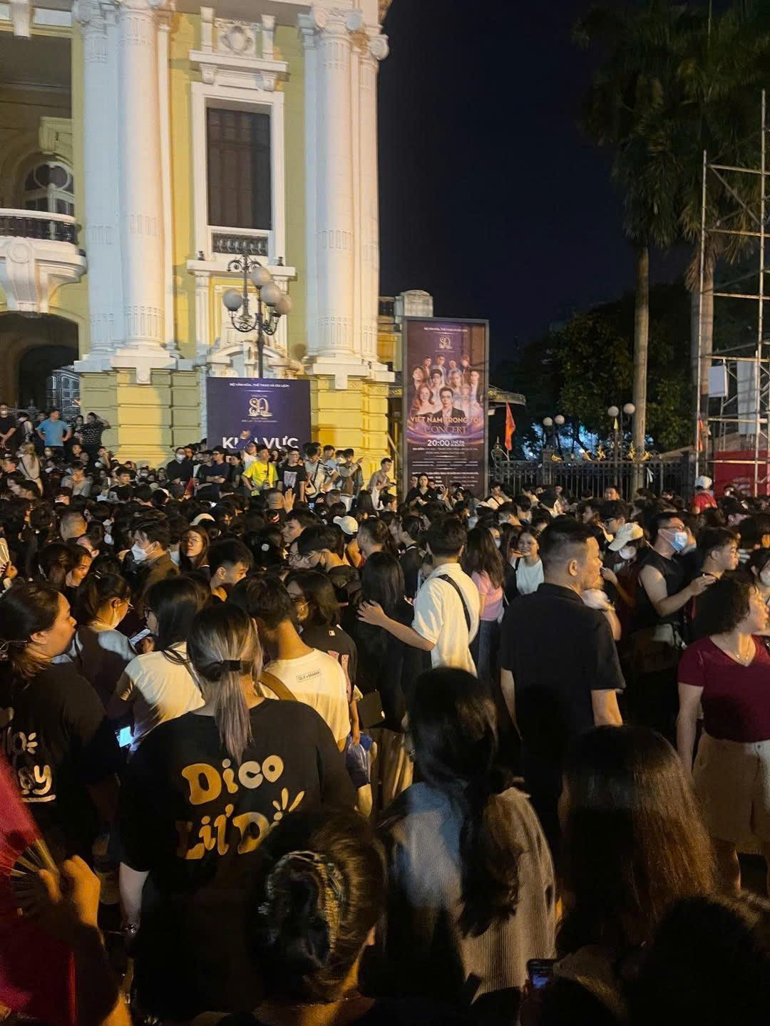 Cảnh tượng chưa từng có ở Nhà hát Lớn Hà Nội lúc 3h sáng- Ảnh 16.