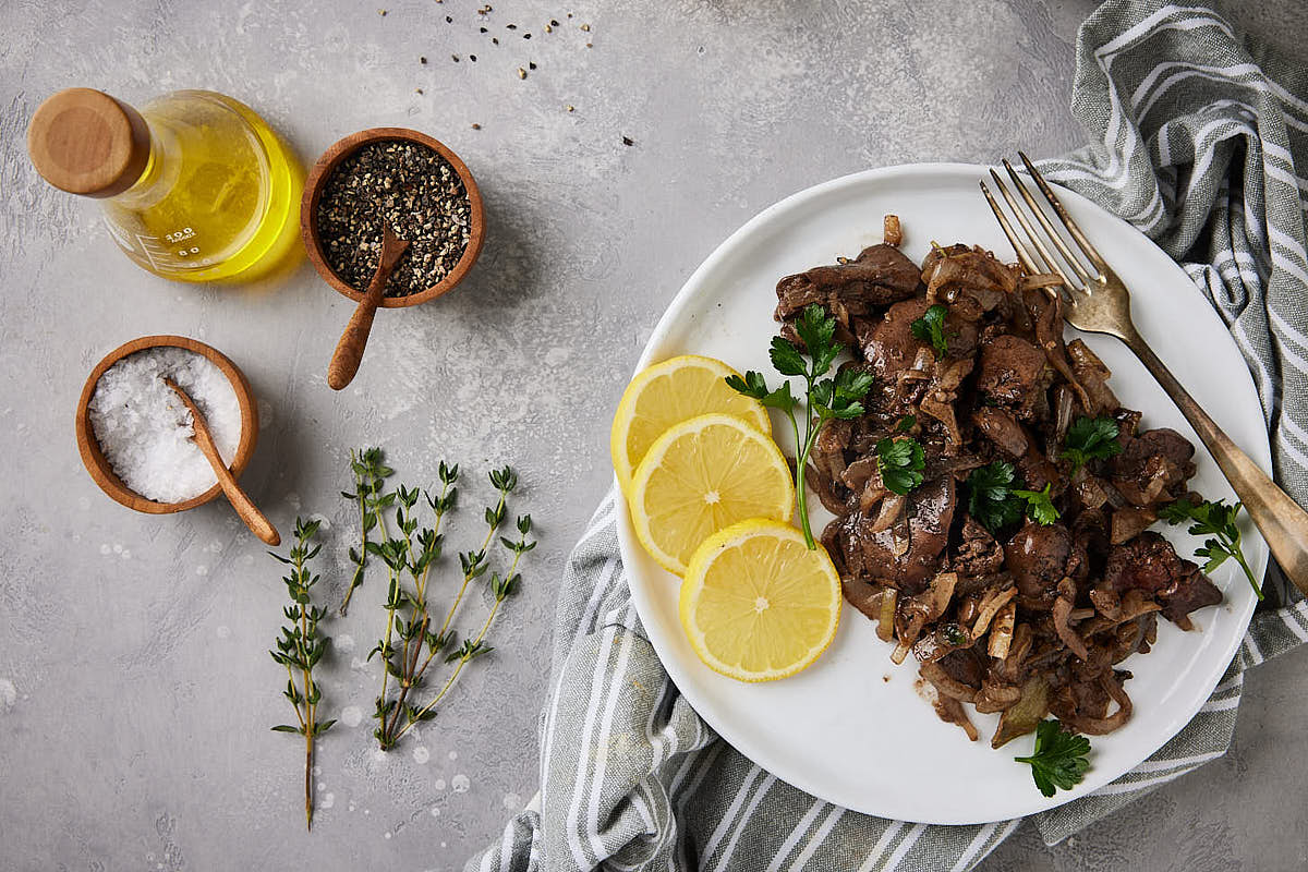Bất ngờ với 1 bộ phận của gà có lượng cholesterol cao gấp 4 lần mỡ lợn: Người Việt rất hay ăn- Ảnh 2. Bất ngờ với 1 bộ phận của gà có lượng cholesterol cao gấp 4 lần mỡ lợn: Người Việt rất hay ăn- Ảnh 2.