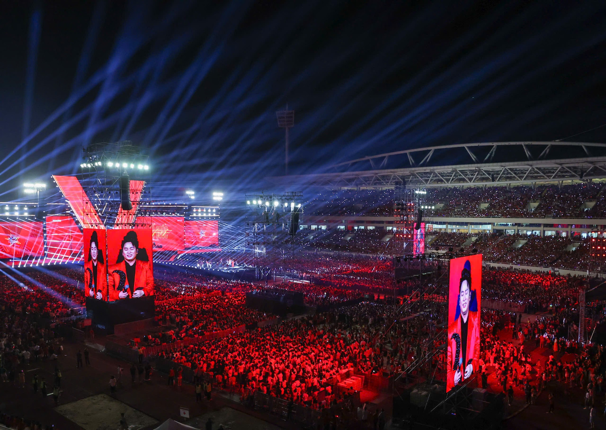 Sức ép ngược từ những biển người- Ảnh 1.