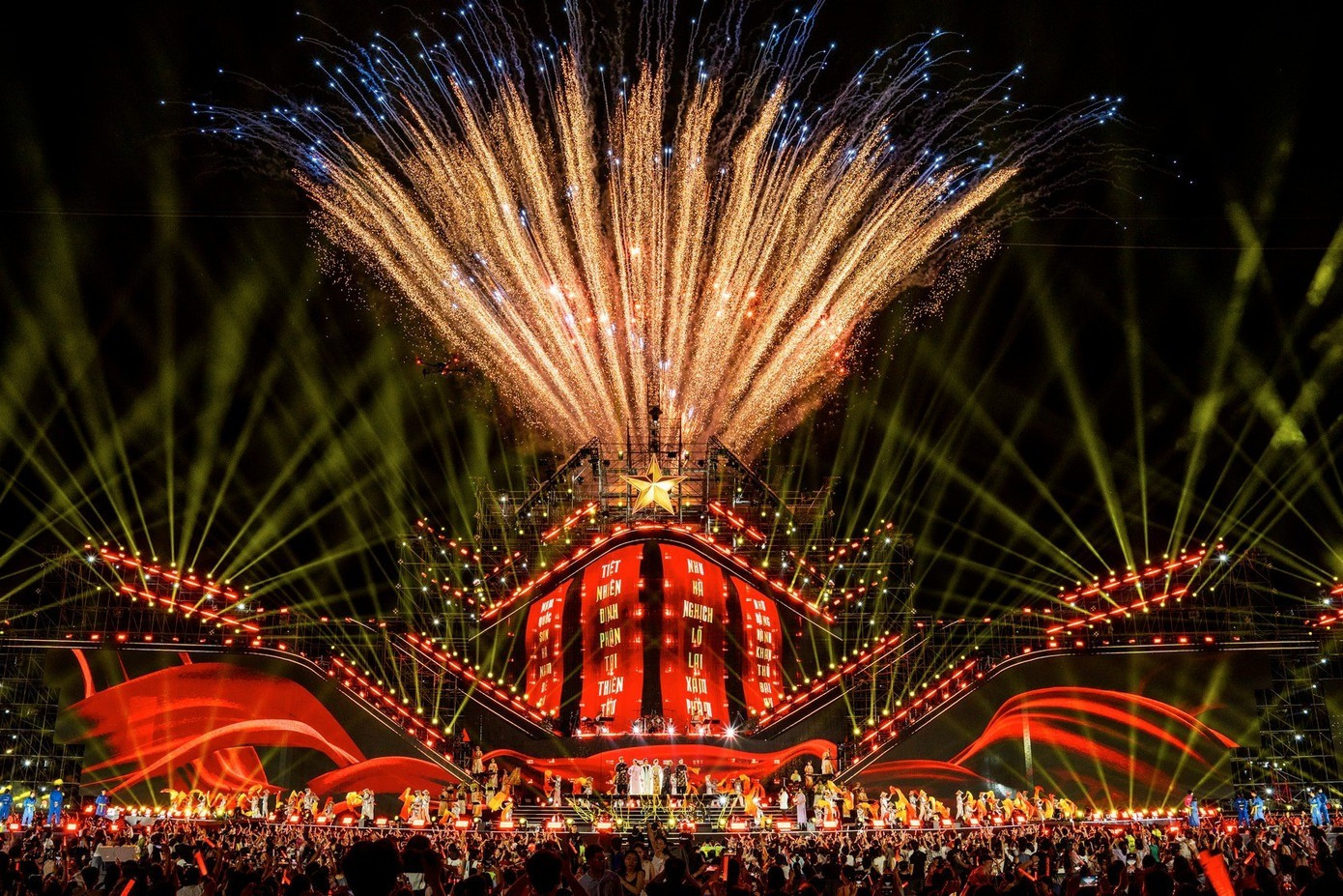 Sức ép ngược từ những biển người- Ảnh 3.