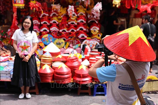 Trải nghiệm 'tinh túy' Hà Nội trong 1 ngày: Lịch trình gợi ý giúp bạn check-in đủ điểm hot dịp lễ A80- Ảnh 7. Trải nghiệm 'tinh túy' Hà Nội trong 1 ngày: Lịch trình gợi ý giúp bạn check-in đủ điểm hot dịp lễ A80- Ảnh 7.