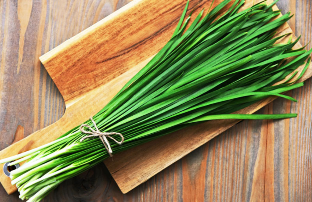 Loại lá được mệnh danh là “rau của thận" ngoài chợ Việt bán rẻ bèo, giải quyết 5 vấn đề sức khỏe- Ảnh 1.
